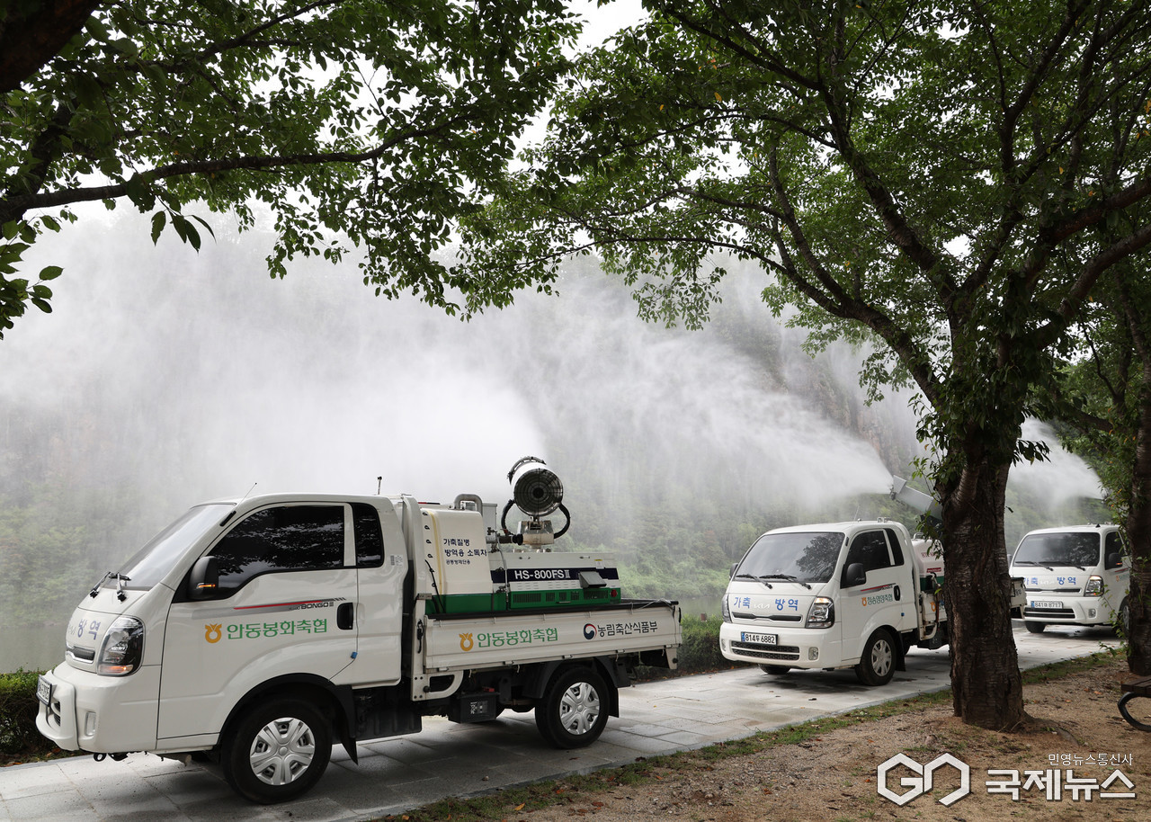 (제공=경북도) 가축전염병 차단 소독 장면