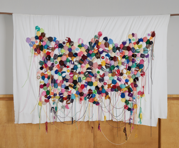 장애예술기획전 김은정, Maluma(말루마), 2025, 천, 털실, 190×240×10cm [사진제공=서울문화재단]