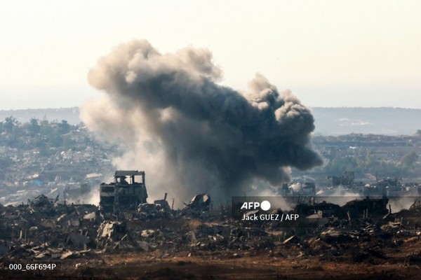 이스라엘의 공습으로 연기가 피어오르는 가자 지구. 사진제공/AFP통신