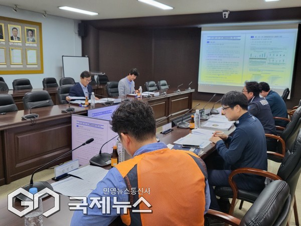 국가항만보안노동조합연맹이 10일 오후, 부산항 보안공사 대회의실에서 전재수 해양수산부장관과 간담회를 갖고, 전국 항만보안체계의 일원화 및 제도 개선 방안을 논의했다/제공=국가항만보안노동조합연맹