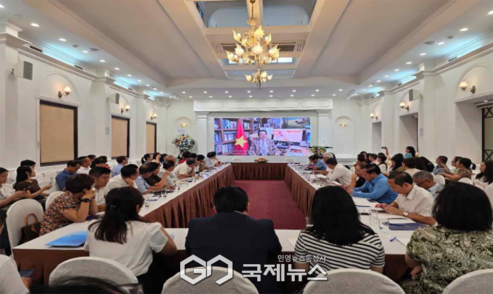 하노이에서 열린 베트남관광협회 주최 전국 관광협회 및 관광 관계자, 호텔, 리조트, 골프장 세미나 중 서일석 베트남관광협회 한국사무소 부대표가 화상회의로 참여한 모습. 사진/베트남관광협회 한국사무소