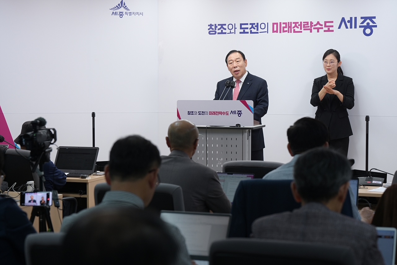 2025 세종한글축제‧한글 국제 프레 비엔날레 성과 보고에 나선 최민호 시장 (국제뉴스)