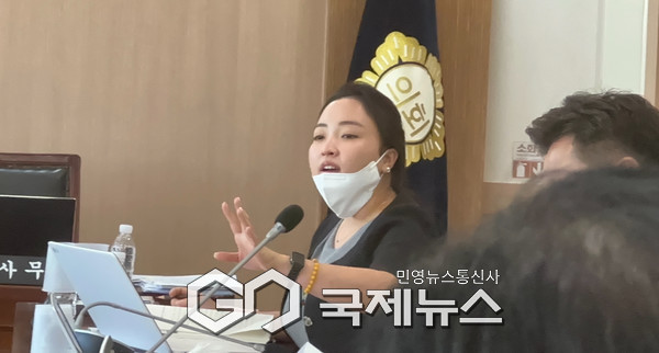 더불어민주당 천안시의회 복아영 의원( 더불어민주당 중앙당 부대병인)  시의회 활동 모습( 사진/국제뉴스 이원철 기자)