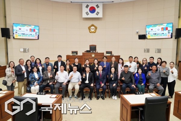 몽골 남고비주 의회 대표단, 부산진구의회 공식 방문 기념촬영 모습/제공=부산진구의회