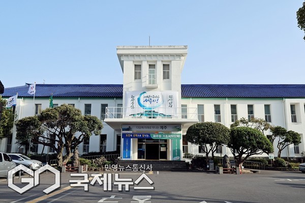 제주시는 시민들이 안심하고 배달 음식을 즐길 수 있도록 배달앱에 등록된 음식점을 대상으로 위생 지도·점검을 추진해 관련 법령을 위반한 업소 4곳을 대해 과태료를 부과했다.[사진=제주시]