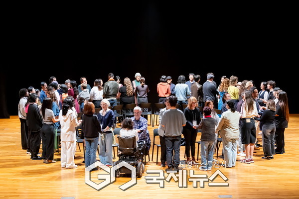 팸스 초이스 코끼리는 웃는다 마주하고 마주하니 [사진제공=서울아트마켓]