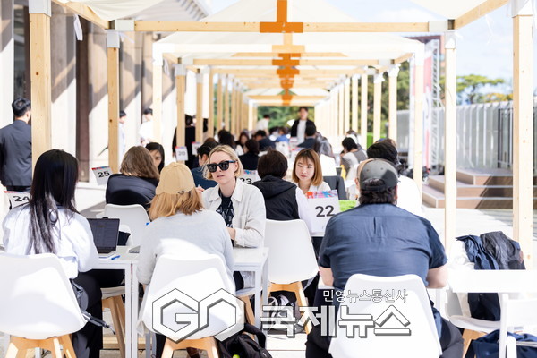 펨스 스피드데이팅 [사진제공=서울아트마켓]