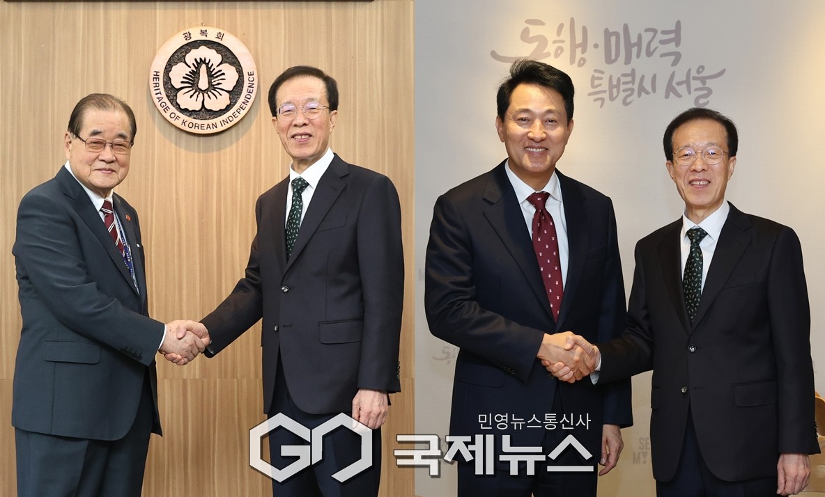 ▲이석연  대통령직속 국민통합위원장은 22일 이종찬 광복회장과 오세훈 서울시장을 면담하고 국민통합을 위한 의견을 폭넓게 교환했다./국민통함위원회