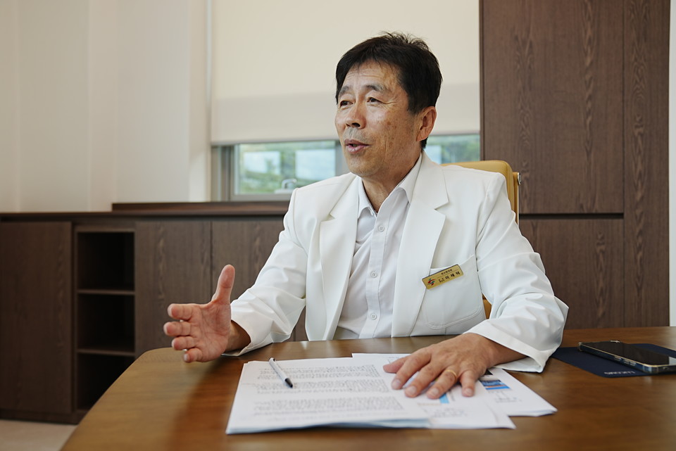 영덕국제H웰니스페스타 이재덕 추진위원장이 올해 행사를 설명하고 있다. (제공=영덕군)