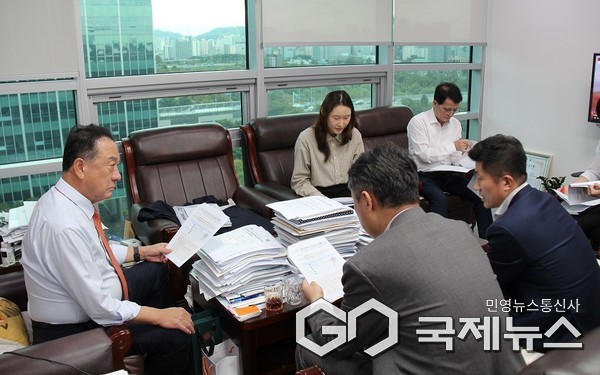 송전선로 제천경유 추진 한국전력공사와 긴급 간담회 모습(사진=의원 사무실)