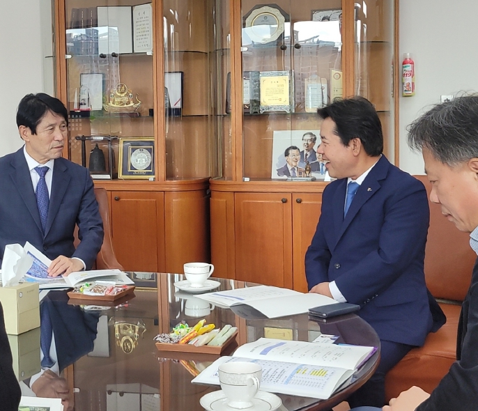 이학영 국회부의장과 면담하는 박정현 군수 (부여군)