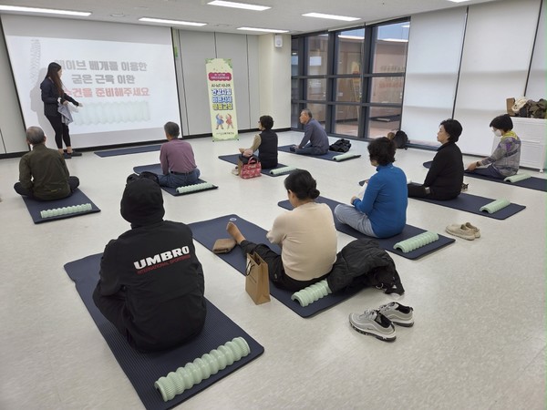  포항시 북구보건소는 23일부터 ‘AI·IoT 시니어 건강지킴 바른자세 운동교실’ 운영을 시작했다. (사진 = 포항시 북구보건소)