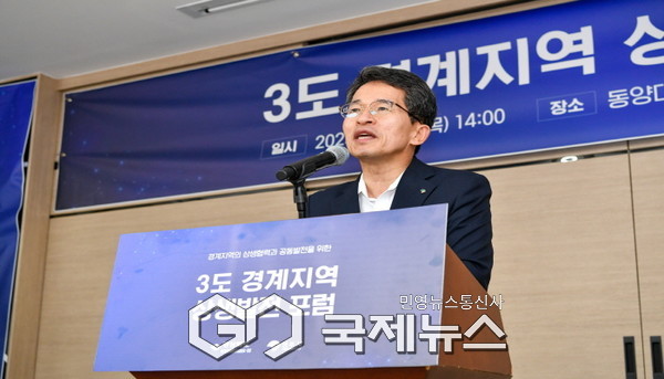 유정근 권한대행이 인사말을 하고 있다