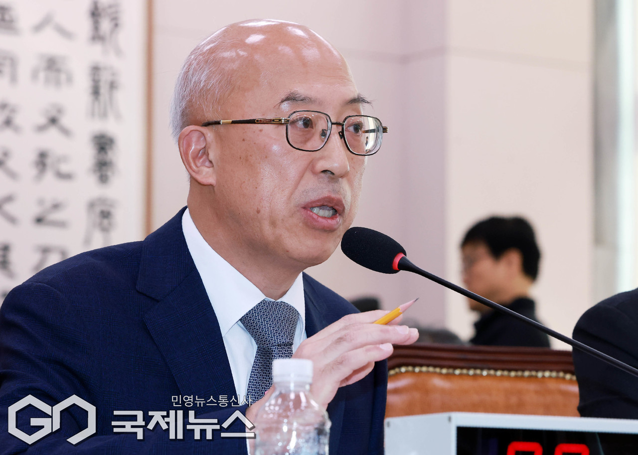 ▲조원철 법제처장은 24일 국회 법제사법위원회 국정감사에 여야 의원들의 질의에 답변하고 있다./사진=이용우 기자