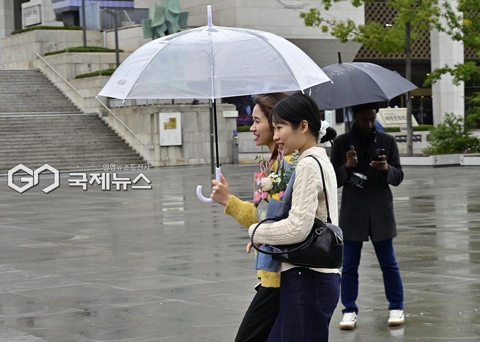 10월의 마지막 휴일, 가을비로 촉촉한 도심 (사진=안희영 기자)