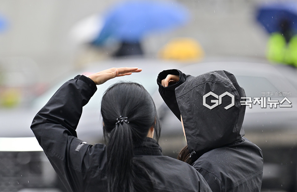 10월의 마지막 휴일, 가을비로 촉촉한 도심 (사진=안희영 기자)