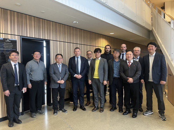 포항시는 지난 21일(현지시각) 덴마크령 페로제도 하우스 오브 인더스트리와 전기추진선박 전환과 해양 혁신을 위한 잠정 양해각서*를 체결했다. (사진 = 포항시)