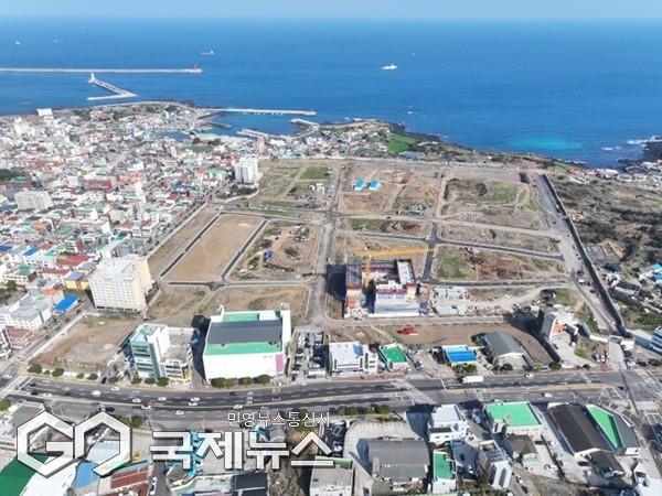 변경된 토지이용계획에는▲공원용지 내 도시계획시설 주차장 신설,▲상수도 공급 강화를 위한 신규 관로 설치,▲오수 중계펌프장 설치 및 처리체계 개선,▲집중호우 대응을 위한 우수박스 변경,▲교통영향평가 반영에 따른 차로 폭·차로 수 조정 등이 포함됐다.[사진=제주시]