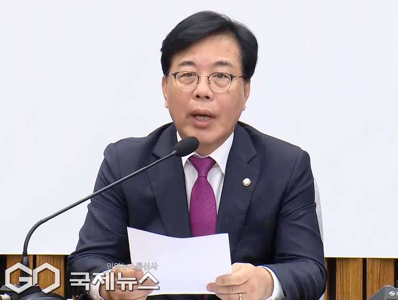 ▲송언석 국민의힘 원내대표는 21일 오전 국회에서 국정감사 대책회의를 주재하며 이재명 정부의 부동산 정책을 강하게 비판하고 있다./사진=국제뉴스DB