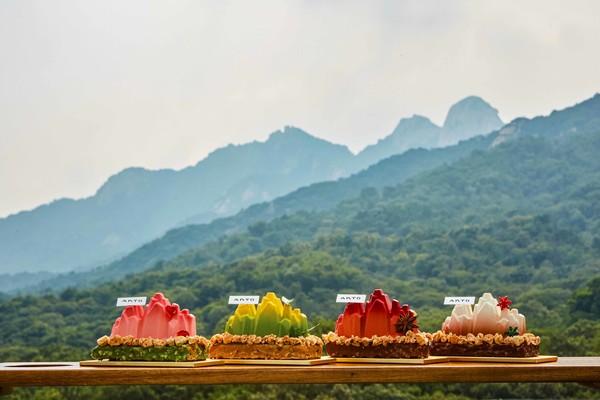 안토 델리 시그니처 북한산 포시즌 케이크(사진=한화호텔앤드리조트)