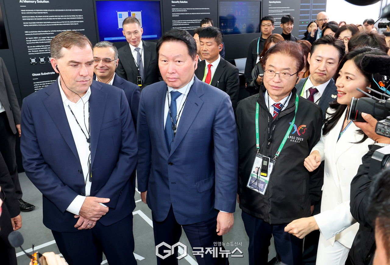 (제공=경북도) APEC K-테크 쇼케이스 (맷 가먼 AWS CEO, 최태원 대한상의 회장, 이철우 지사)