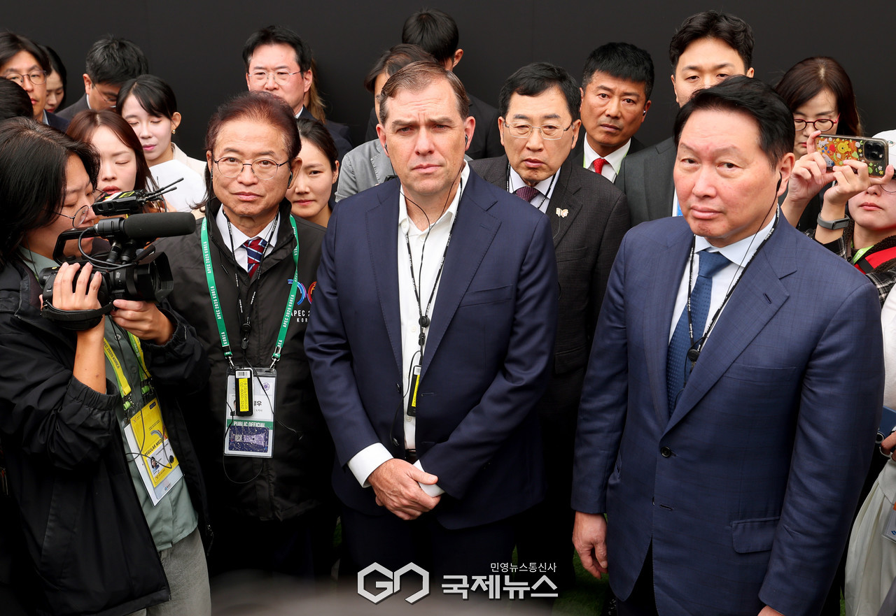 ​(제공=경북도) APEC K-테크 쇼케이스 (맷 가먼 AWS CEO, 최태원 대한상의 회장, 이철우 지사)​