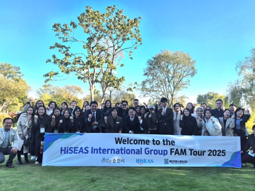 아시아 주요국 여행사 관계자로 구성된 대표단이 순천을 방문하고 기념촬영을 하고 있다. ⓒ 순천시