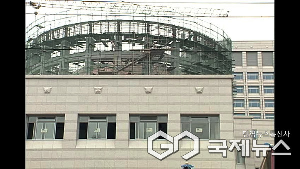 2001년 준공 전 통합 신청사 공사(영상 스틸컷). 사진/진주시의회