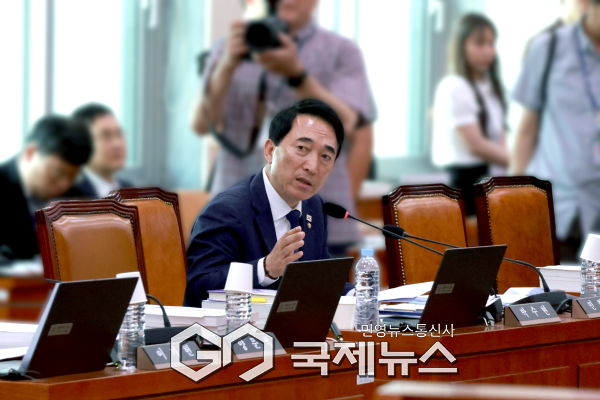 박수현 의원이 질의 하고 있다/의원실 제공