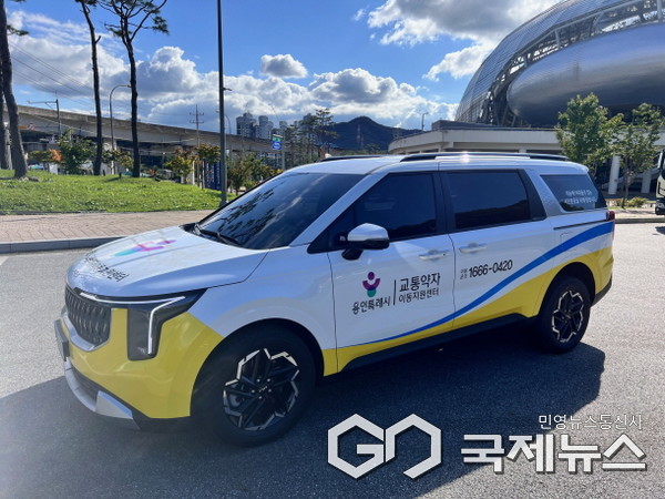 신형차량으로 교체한 교통약자 위한 '특별교통수단' 차량 측면 모습(사진=용인시)