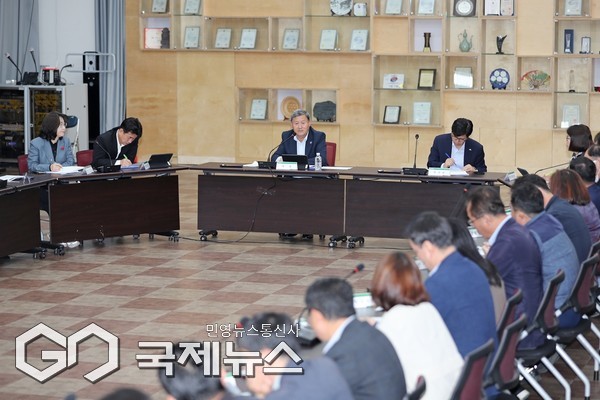 김완근 제주시장은 30일 시정시책 공유 간부회의에서 행정 사무 감사 과정에서 나온 지적 사항에 대해 신속한 후속 조치를 이행해 줄 것을 주문했다.[사진=제주시]