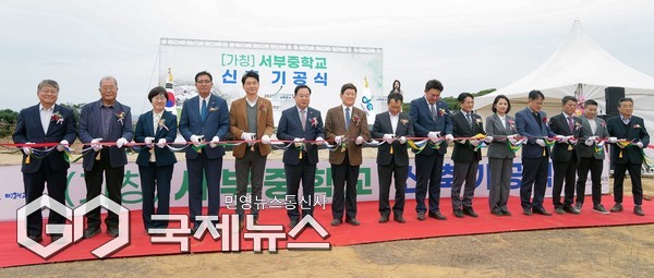 학교 예정부지 내 문화재 시굴 이후 실시된 소규모 환경영향평가에서 법정보호종 맹꽁이가 발견되자, 도교육청은 전문 용역을 통해 이달 1일 맹꽁이 안전 포획·이주 작업을 완료했다.[사진=제주도교육청]