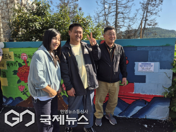 제주 삼다수 Happy+의 후원으로 성인 발달장애인과 지역사회가 함께 만들어낸 미술 프로젝트 전시회가 지난달 24일 서귀포시 안덕면 구) 화순리사무소에서 따뜻한 감동 속에 막을 올렸다.[사진=서귀포시서부주간활동센터]