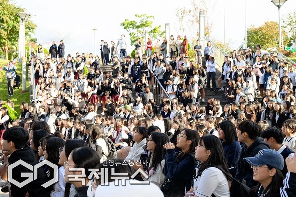 서귀포시, 서귀포시교육지원청(교육장 김지혜), (재)서귀포시교육발전기금(이사장 김문수)이 공동주최한 제5회 서귀포시 청소년 진로축제 ‘꿈을 담아, 내:일을 그리다’가 지난달 30일과 31일 서귀포예술의전당 일원에서 열려 청소년들의 뜨거운 참여속에 성황리 막을 내렸다.[사진=서귀포시청]