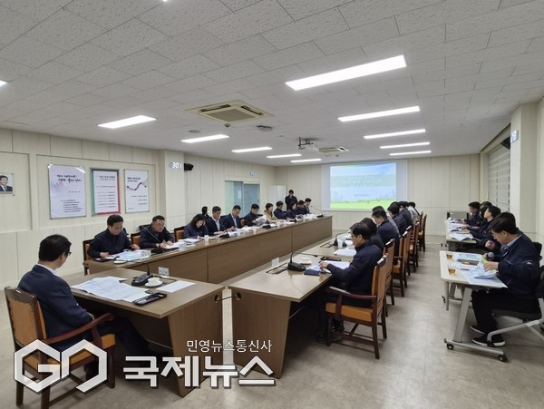 3일 오후, 공단 본부에서 열린 부산환경공단 이근희 이사장이 '셩영혁신 마스터플랜' 성과보고회를 주재하고 있다/제공=부산환경공단