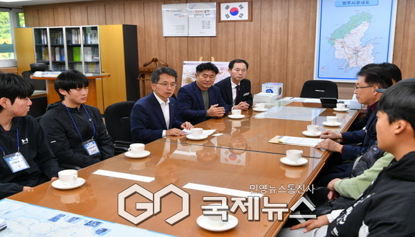 유정근 영주시장 권한대행은 우수한 성적을 거둔 제일고 사이클부 선수들을 초청해 격려 간담회를 열었다