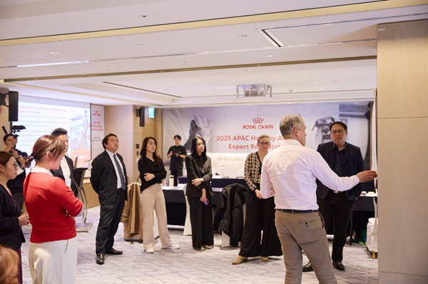 아시아태평양 수의사들이 건강한 노화 관리를 주제로 활발하게 의견을 나누는 모습