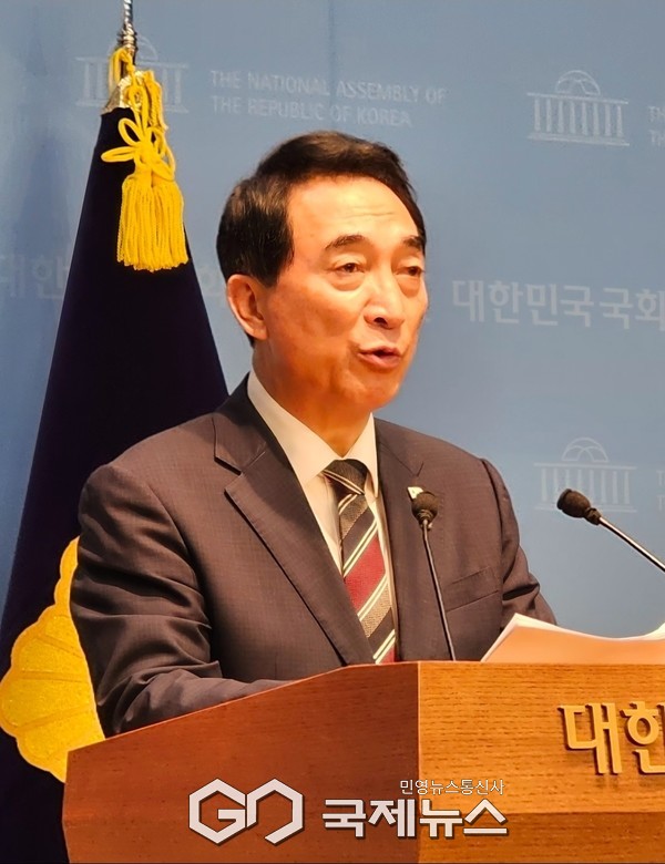 더불어민주당 박수현 수석대변인은 4일 "이재명 정부의 2026년도 예산안은 대한민국의 새로운 백 년을 여는 설계도”라며 “민주주의·민생·미래를 동시에 복원하겠다는 국가비젼 담겼다 "밝혀 사진=고정화 기자