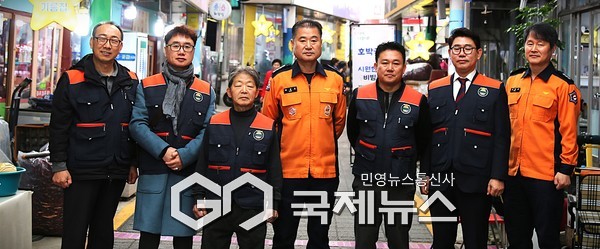 연천소방서,취약가정 찾아...소방정책자문위원회 함께 주택화재 예방활동 전개.(사진제공.연천소방서)