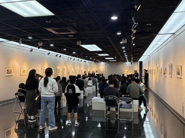 제8회 정신건강 미술전시회 ‘내 마음속 용기 찾기’ 전시회 모습 사진=부천시