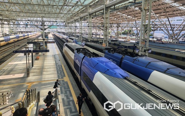 사진은 기사와 무관함. 기차, KTX, 열차 (사진=국제뉴스DB)
