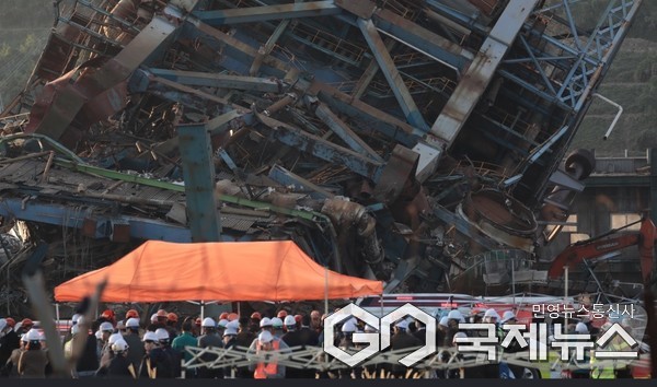 (사진=울산소방본부) 울산화력발전소 보일러 타워 붕괴 모습