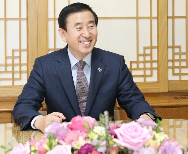 충북도지사 출마를 공식화한 조길형 시장이 "자리 아닌 사명으로, 정치보다 실용으로 충북의 미래를 바꾸겠다"고 밝혔다.