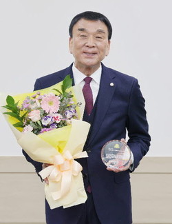 의령군의회 김규찬 의장.