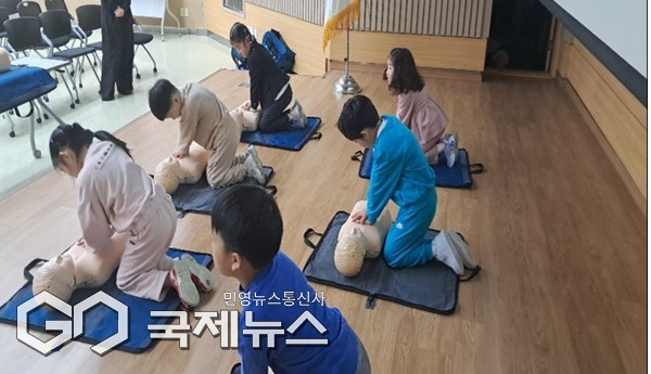 심폐소생술(CPR) 교육 모습/제공=금정구청