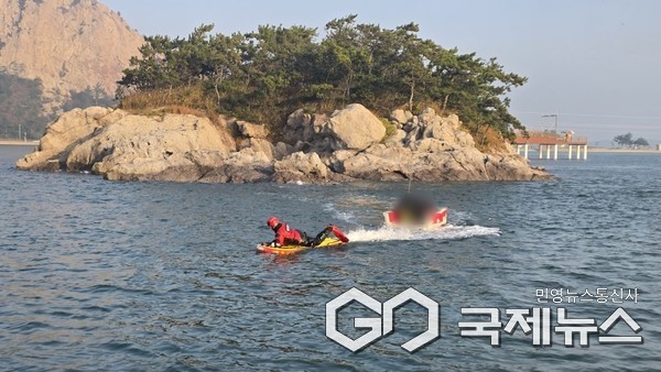선유도 갯바위서 고립된 낚시객 2명 구조/ 사진=군산해경