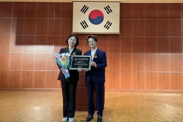 인천광역시가 7일 경기아트센터에서 열린 중부일보주관 ‘2025 고객만족 브랜드 대상’ 시상식에서 인천형 출생정책 ‘아이플러스(i+) 드림(dream)’으로 출산정책 부문 대상을 수상했다. 사진=인천시