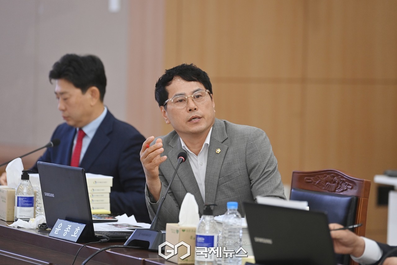 (제공=경북도의회) 교육위원회 행정사무감사에 나선 윤종호 의원