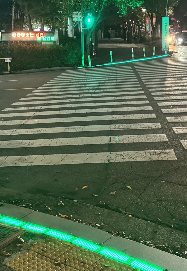 바닥형 보행신호등. 사진제공=경기도청