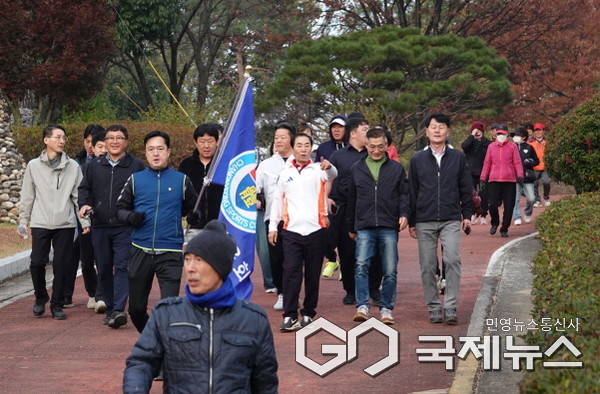 (사진제공/창녕군) 창녕군 창녕읍 2025년 가족사랑 건강걷기대회 모습.